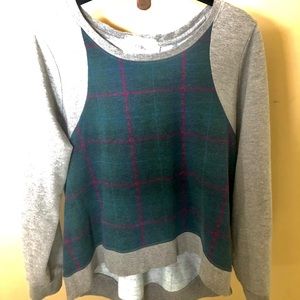 chic sweatshirt in cute plaid center pattern
